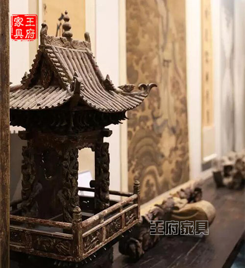 张春林收藏的佛龛